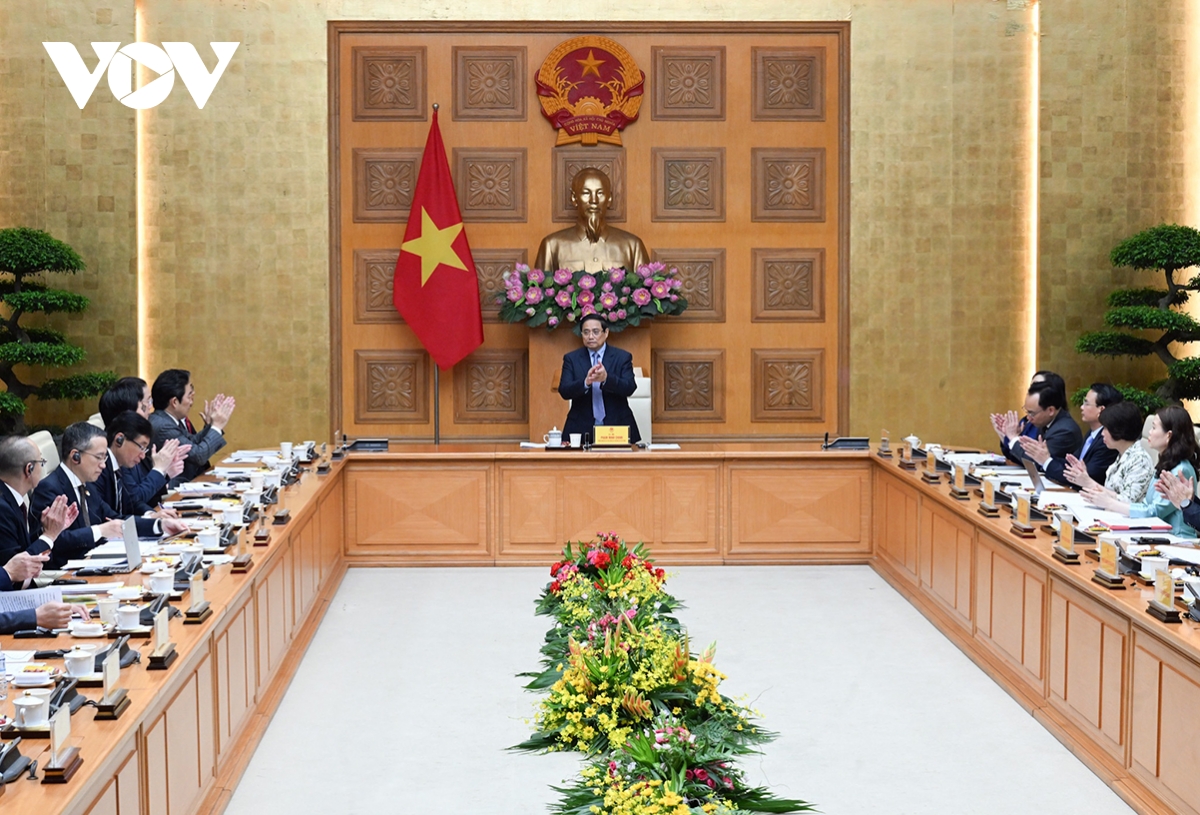 PM holds dialogue with Japanese firms, urges stronger high-tech cooperation